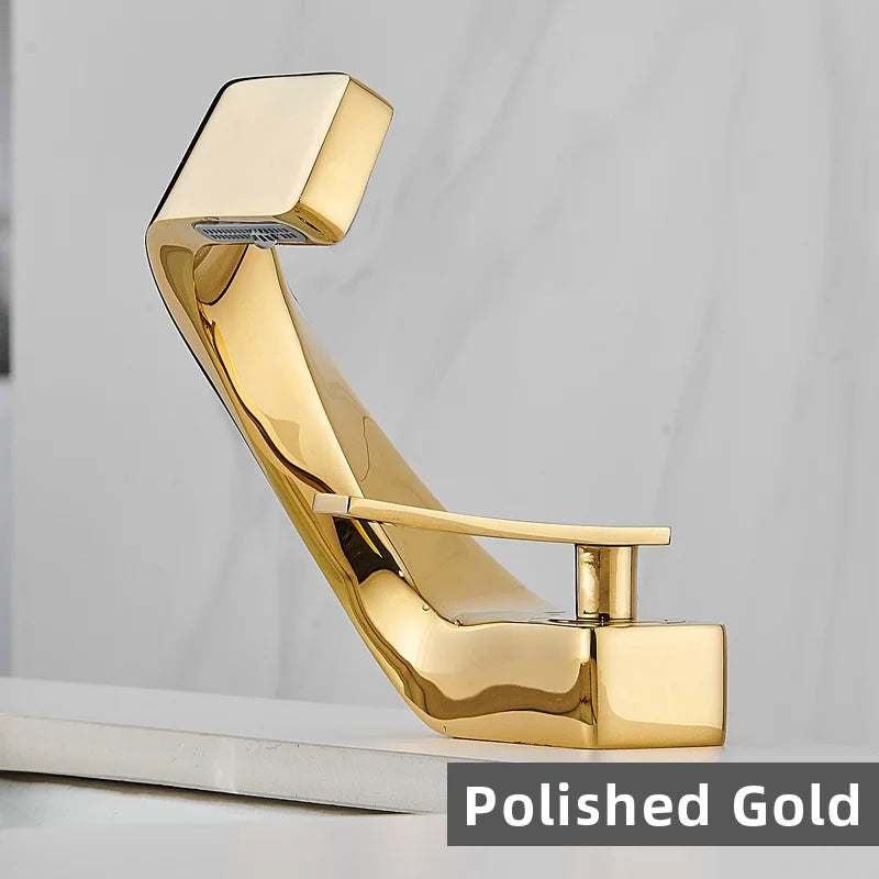 Torneira de pia montada no deck